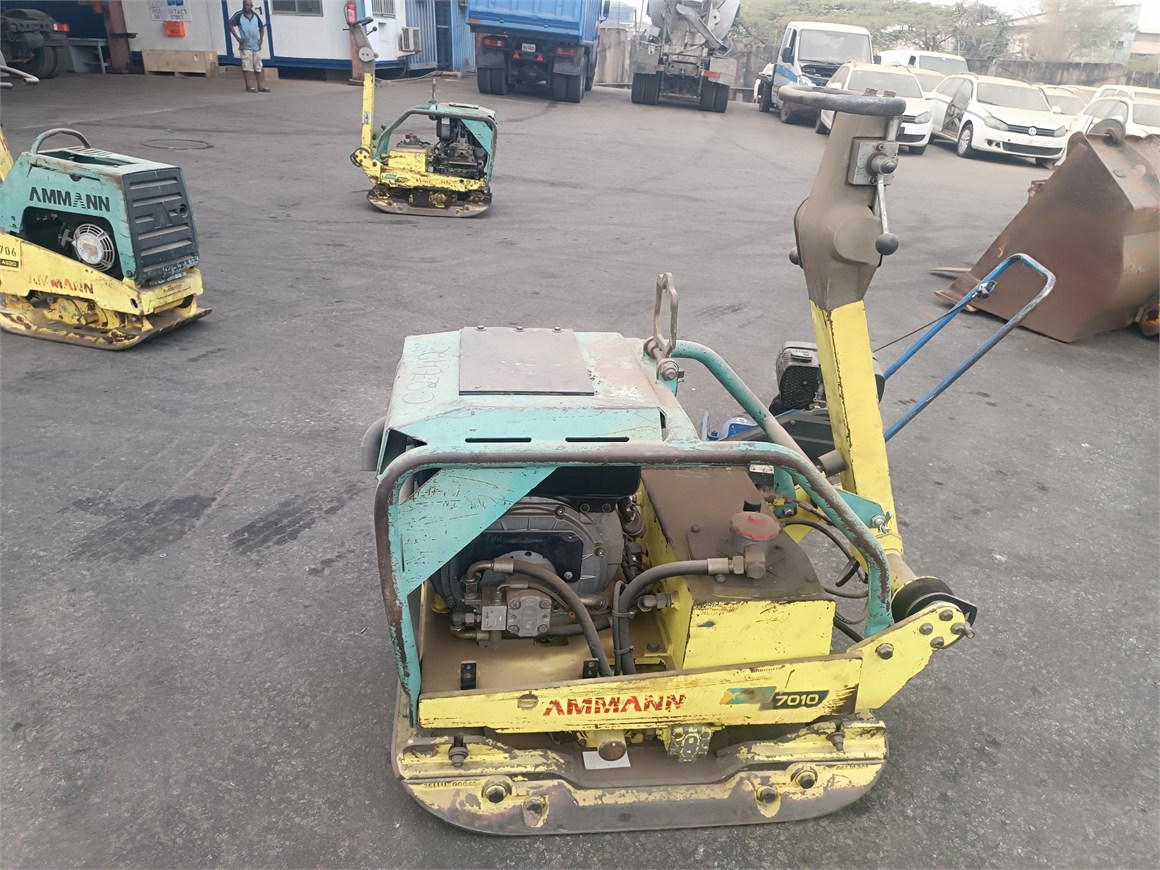C-2742 EM Vibrating Plate Compactor 620kg AVH7010