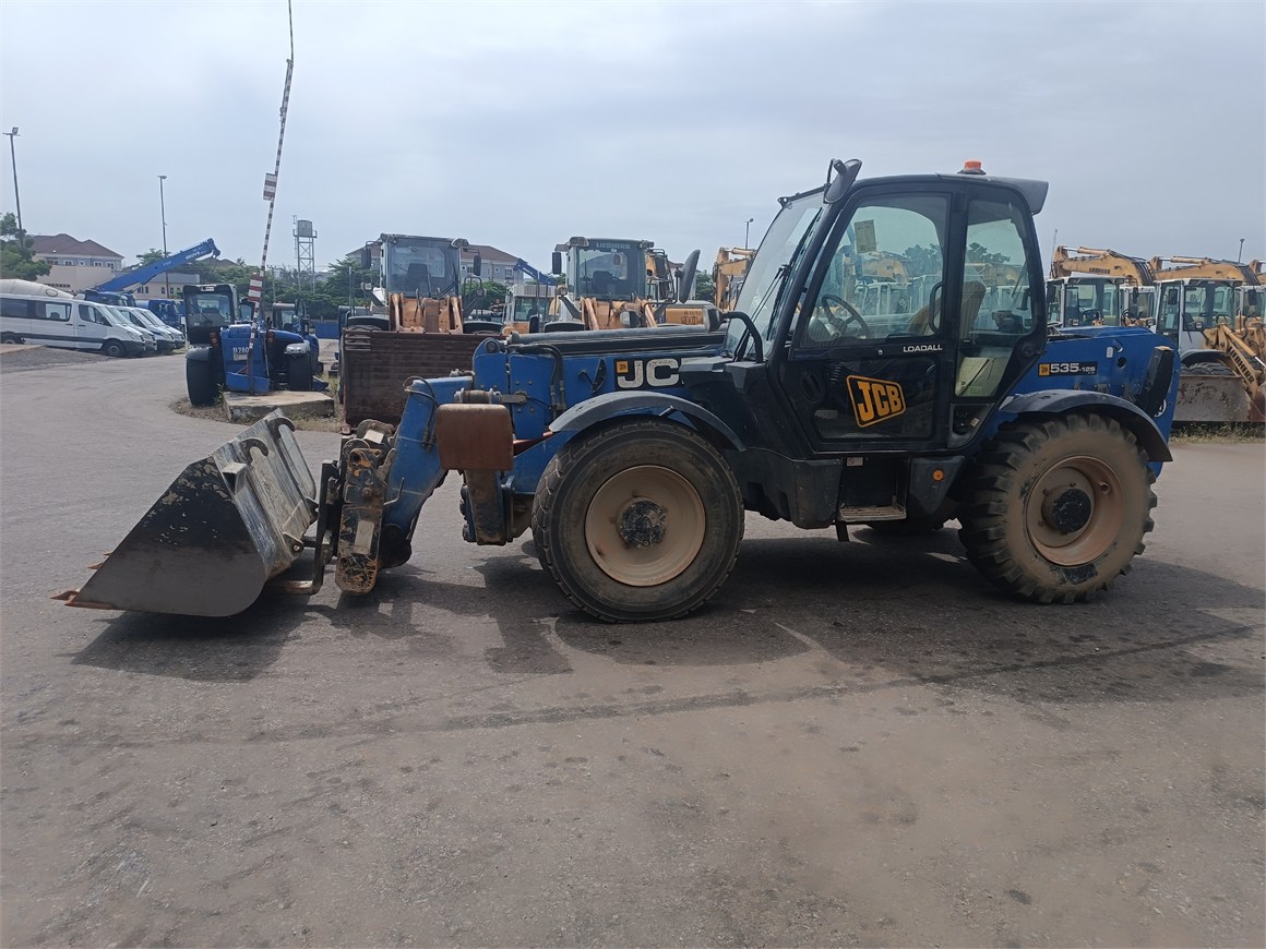 B-8225 RT Telescopic Forklift 535-125