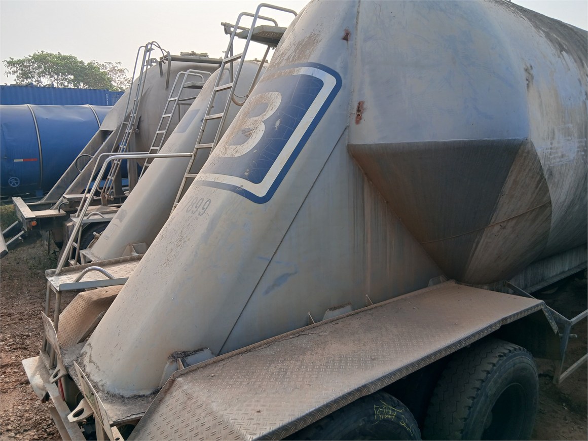 B-7899 Semi-Trailer Cement-Silo 38m³ 38.2-3/1 