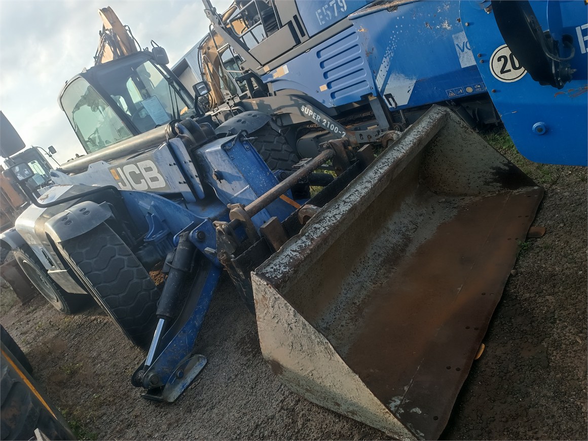 B-8224 RT Telescopic Forklift 535-125