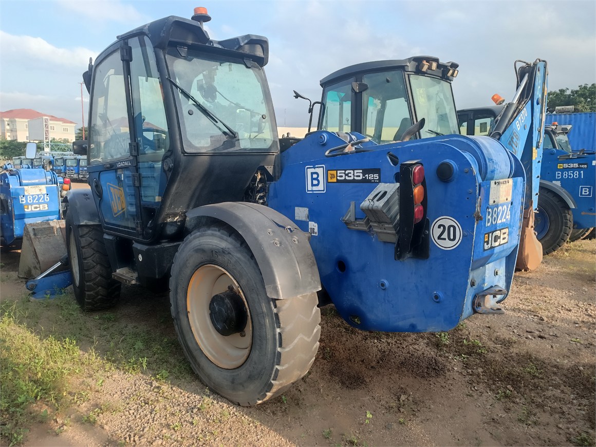 B-8224 RT Telescopic Forklift 535-125