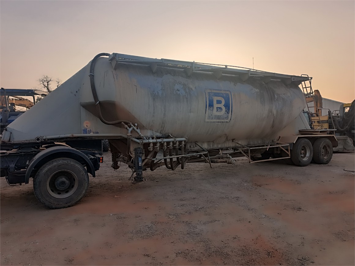 B-7901 Semi-Trailer Cement-Silo 38m³ 38.2-3/1 