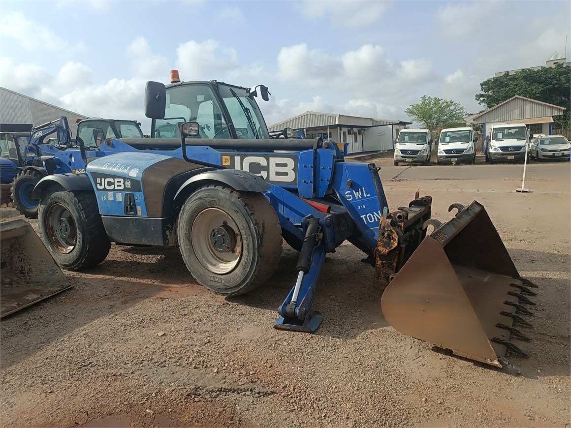B-8224 RT Telescopic Forklift 535-125