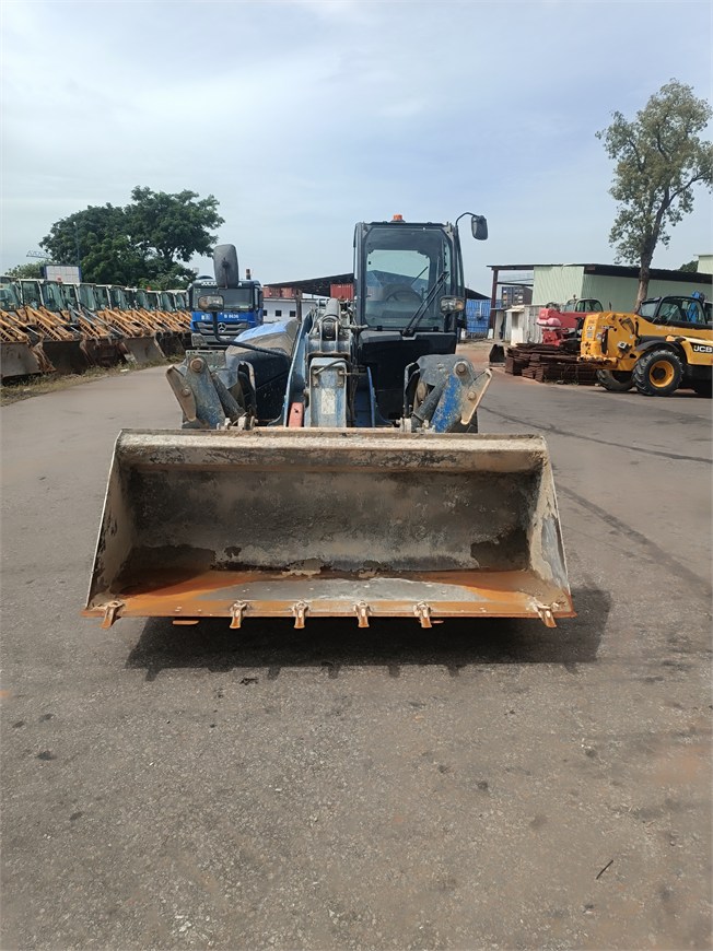 B-8225 RT Telescopic Forklift 535-125