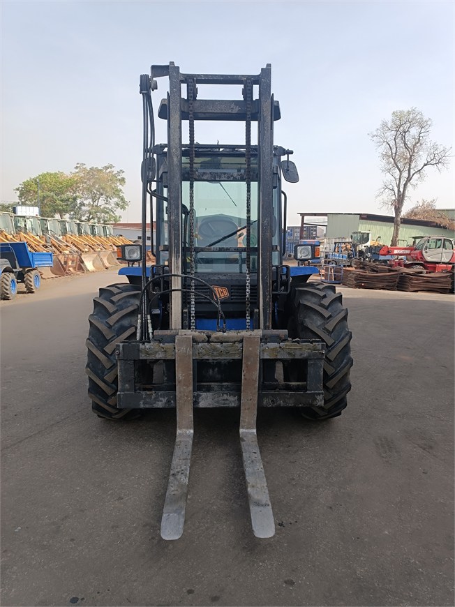 B-8234 RT Forklift 940-4