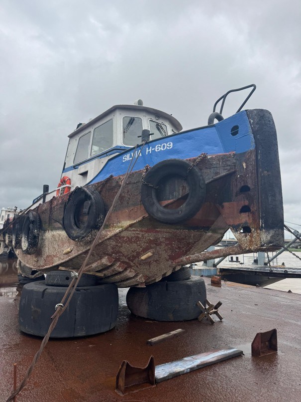 H-609 Tugboat 2 X 123 KW  CAT 3304