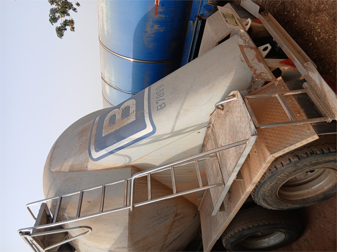 B-7899 Semi-Trailer Cement-Silo 38m³ 38.2-3/1 