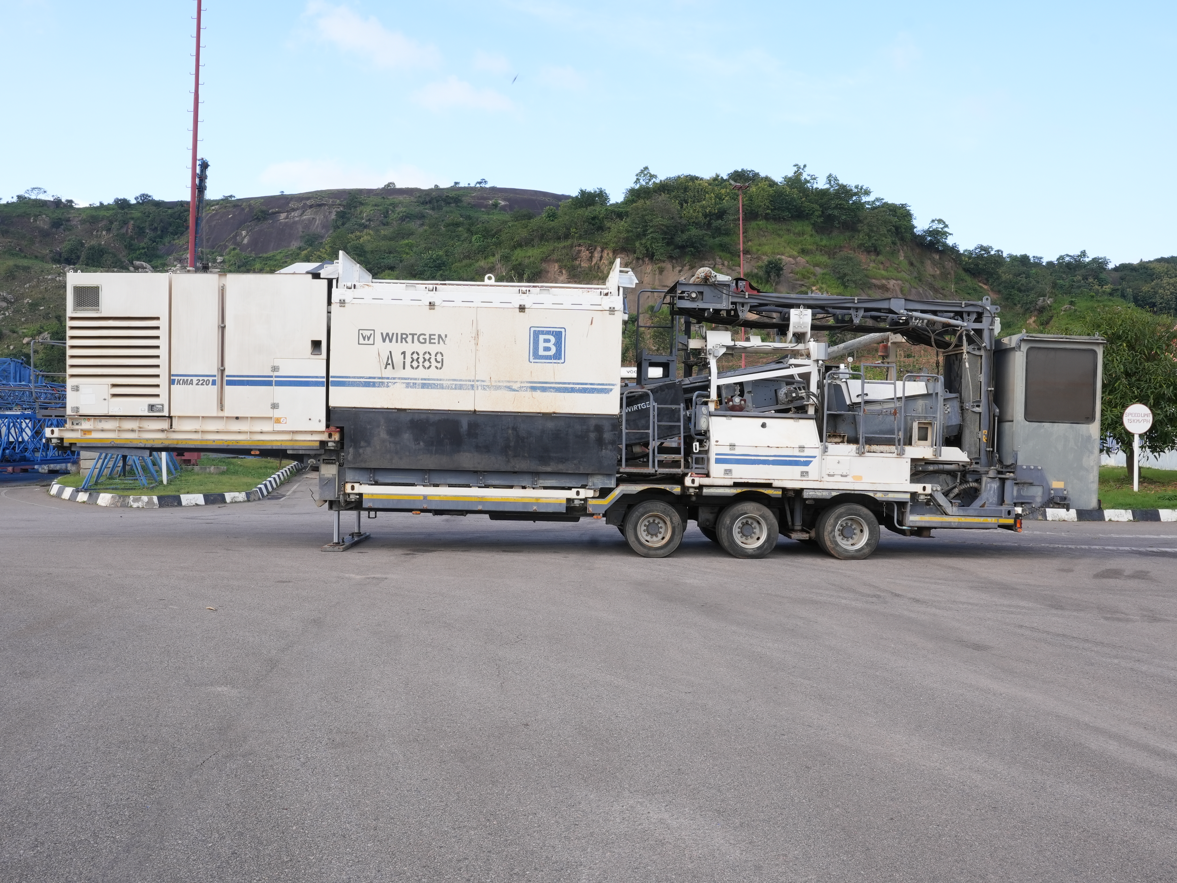 A-1889 Asphalt Mobile Cold Recycling Mixing Plant KMA 220