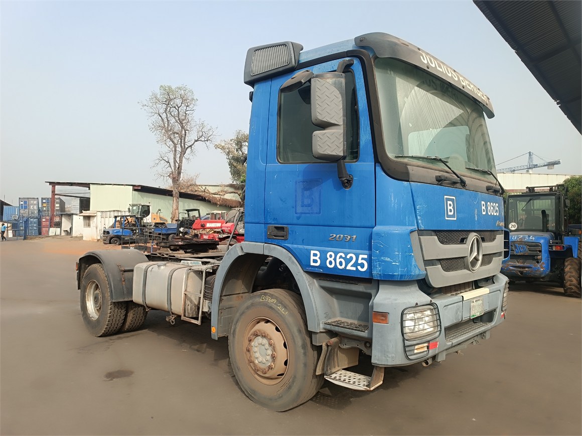 B-8625 Truck Tractor Semi-Trailer 2031 4x2