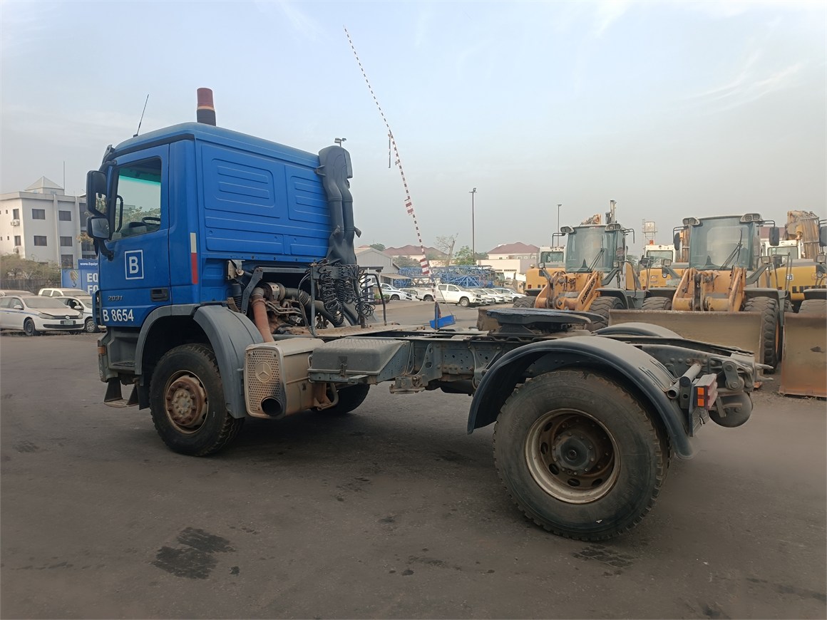 B-8654 Truck Tractor Semi-Trailer 2031 4x2