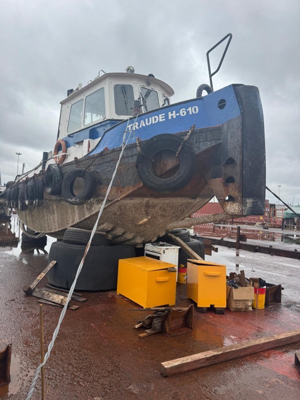 H-610 Tugboat 2 X 123 KW  CAT 3304