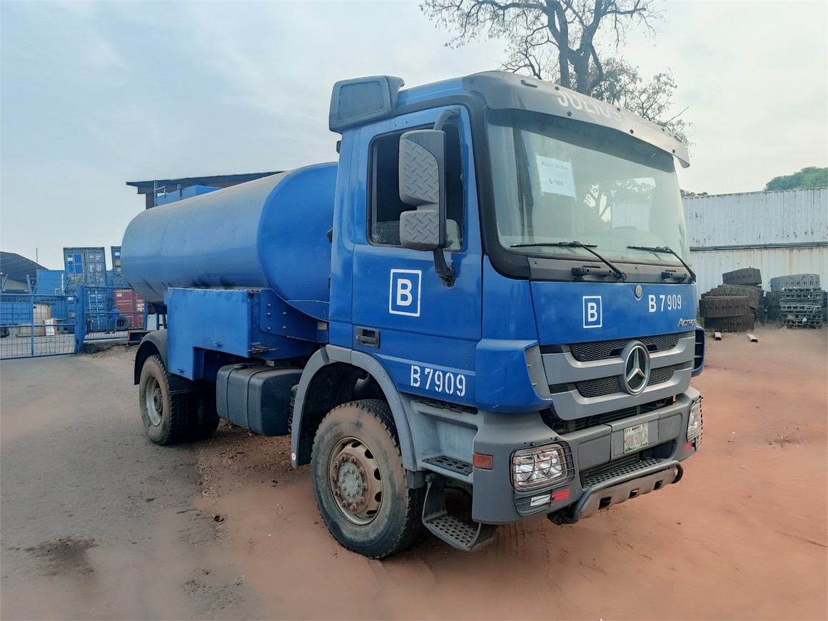 B-7909 Truck Diesel Tanker 12m³ 2031 4x2