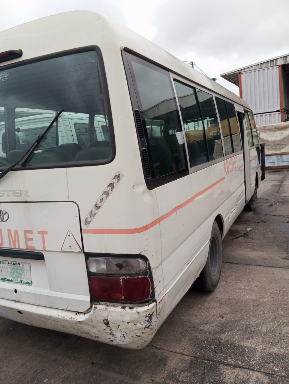 AU0045 - Toyota Coaster Bus
