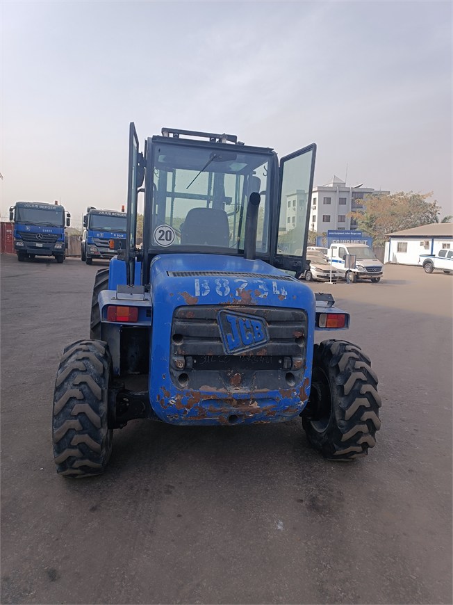 B-8234 RT Forklift 940-4