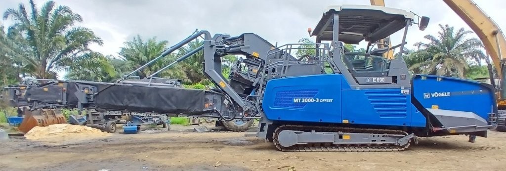 E-690 Crawler Asphalt Feeder MT3000-3