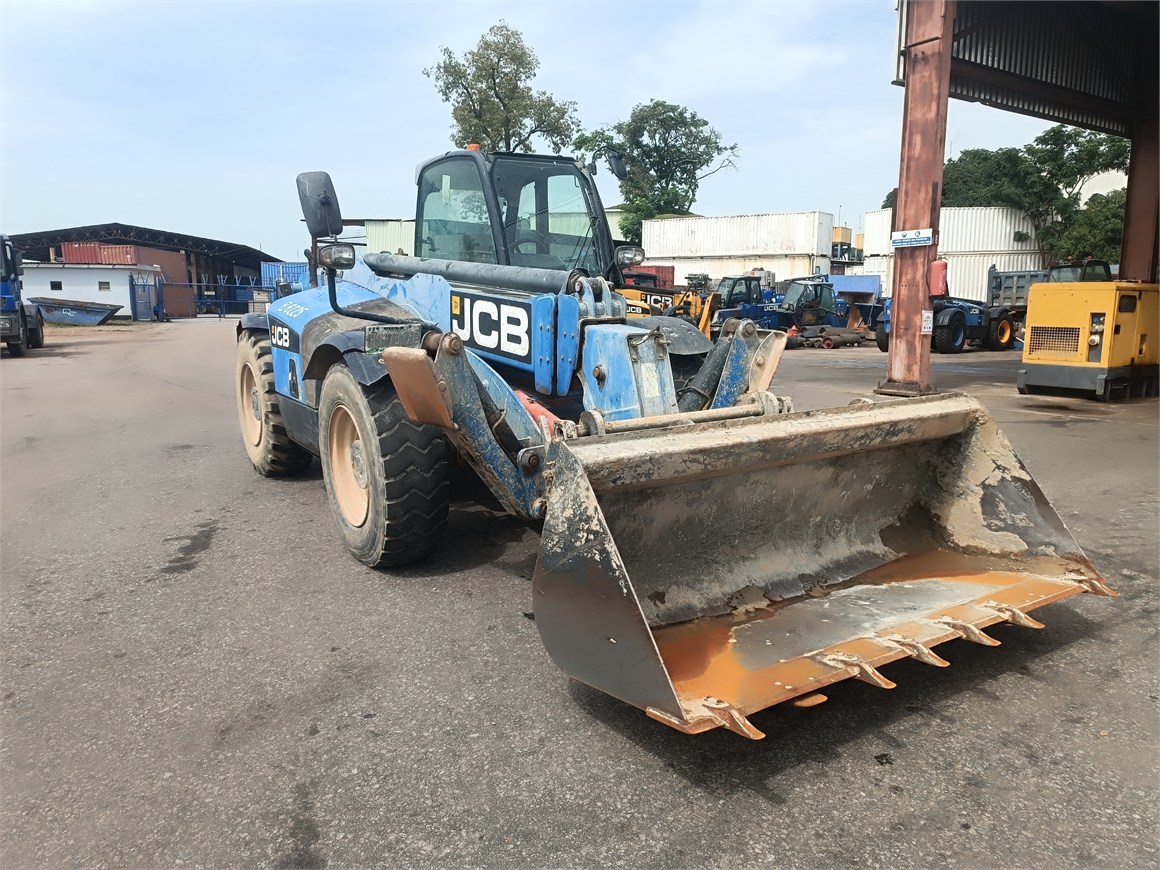 B-8225 RT Telescopic Forklift 535-125