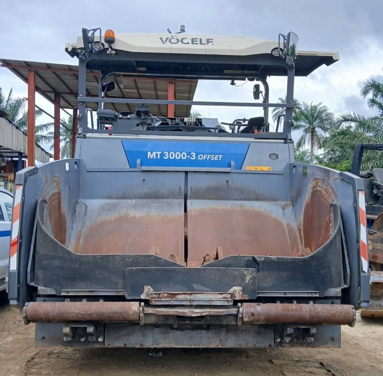 E-690 Crawler Asphalt Feeder MT3000-3