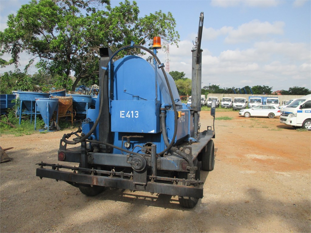 E-413 Mobile Asphalt Bitumen Sprayer 1m³ 1200S E-413 Mobile Asphalt Bitumen Sprayer 1m³ 1200S