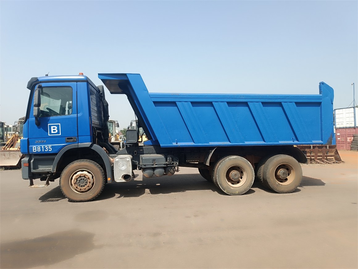 B-8135 Truck Rear Tipper 14m³ 3331 6x4