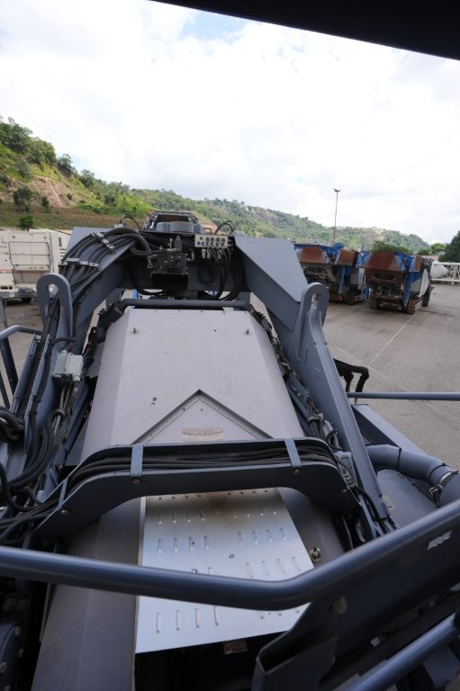 E-649 Crawler Asphalt Feeder MT3000-2