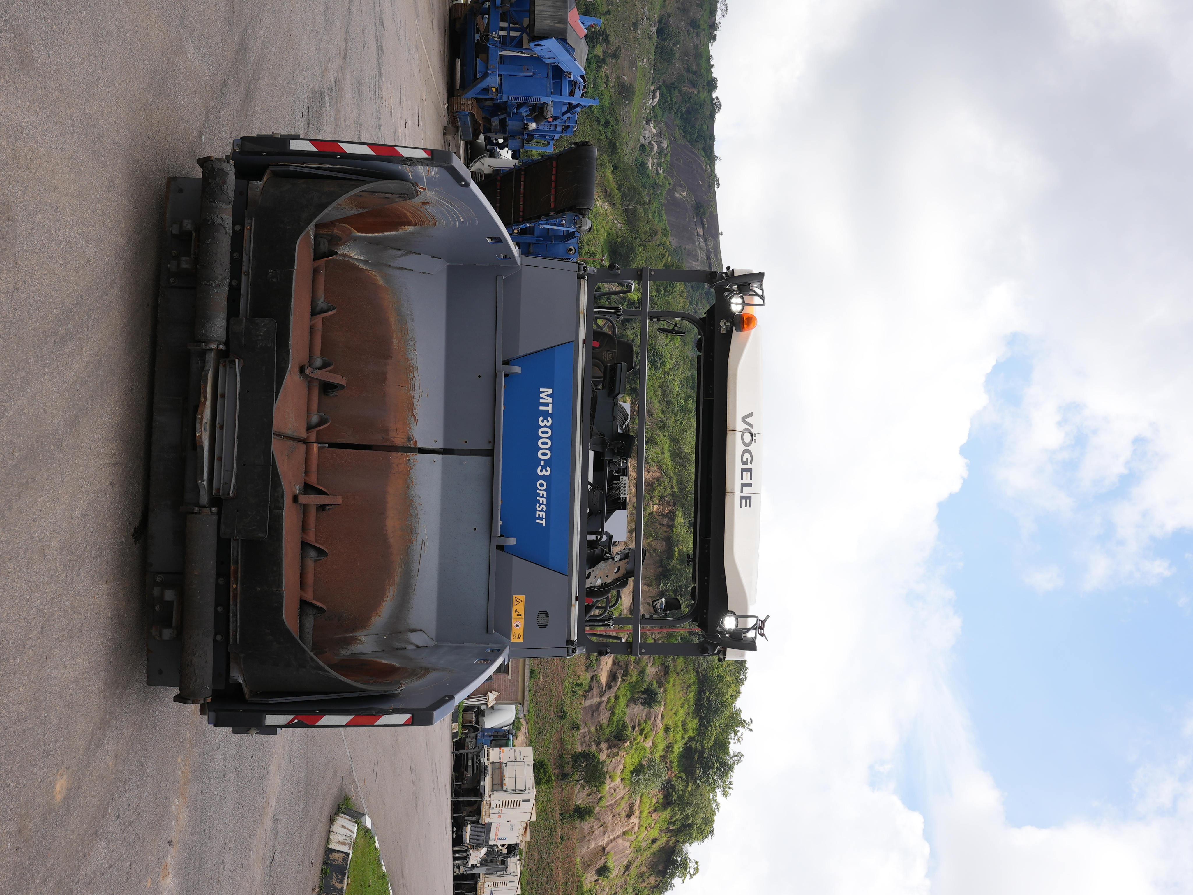 E-688 Crawler Asphalt Feeder MT3000-3