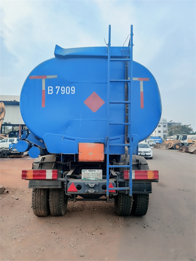 B-7909 Truck Diesel Tanker 12m³ 2031 4x2
