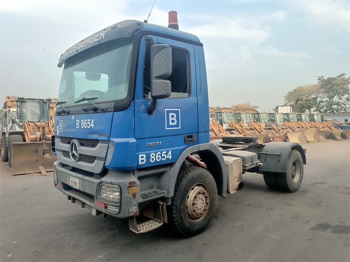 B-8654 Truck Tractor Semi-Trailer 2031 4x2