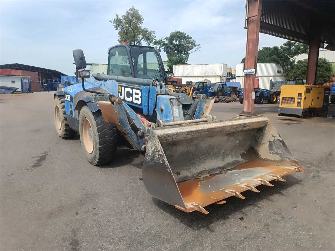 B-8225 RT Telescopic Forklift 535-125