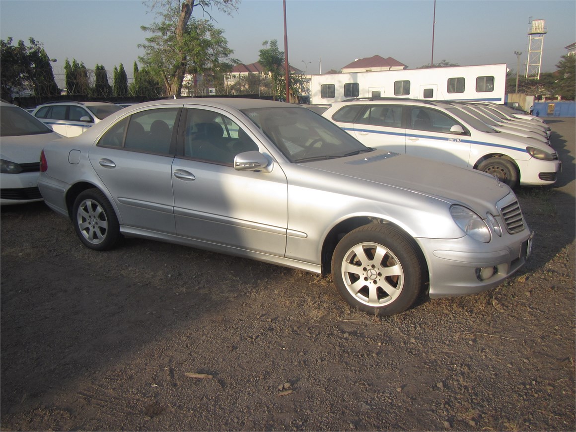 P-2316 Saloon Car E200 CDI