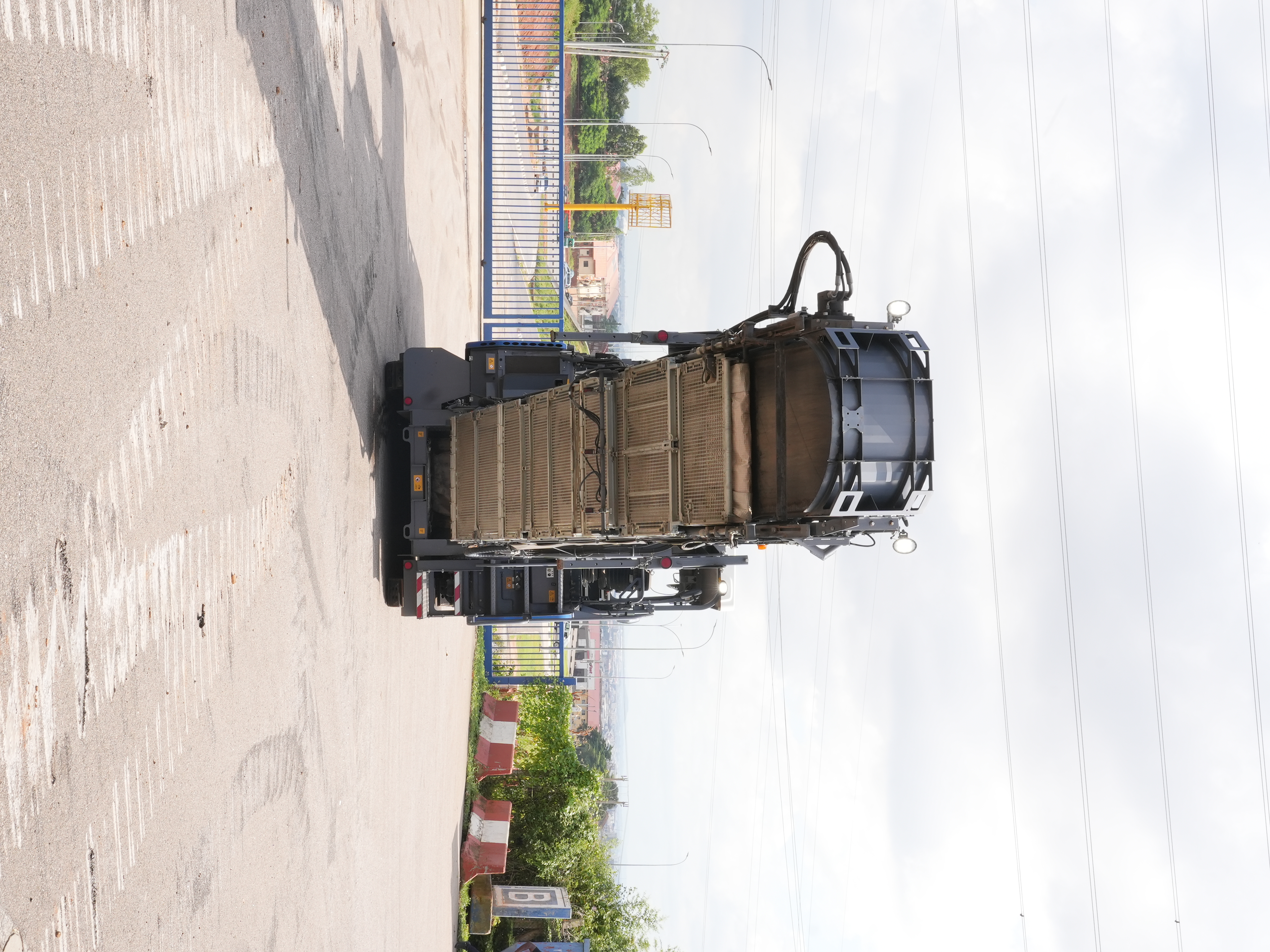 E-689 Crawler Asphalt Feeder MT3000-3