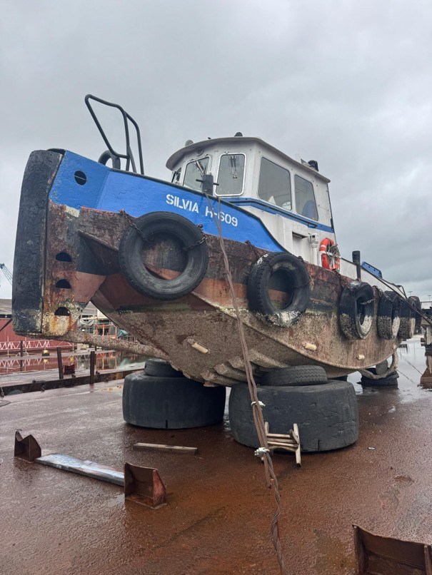 H-609 Tugboat 2 X 123 KW  CAT 3304