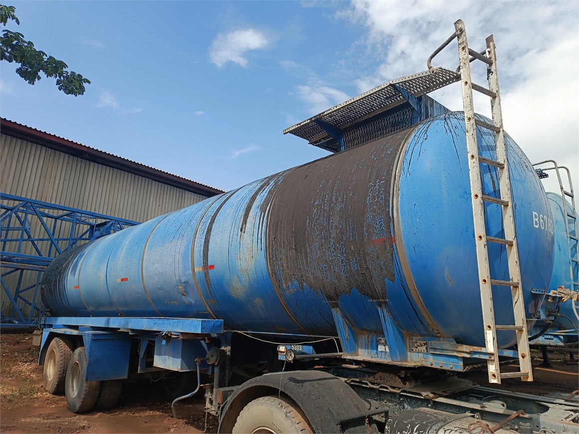 B-6782 Semi-Trailer Bitumen-Tank 30m³