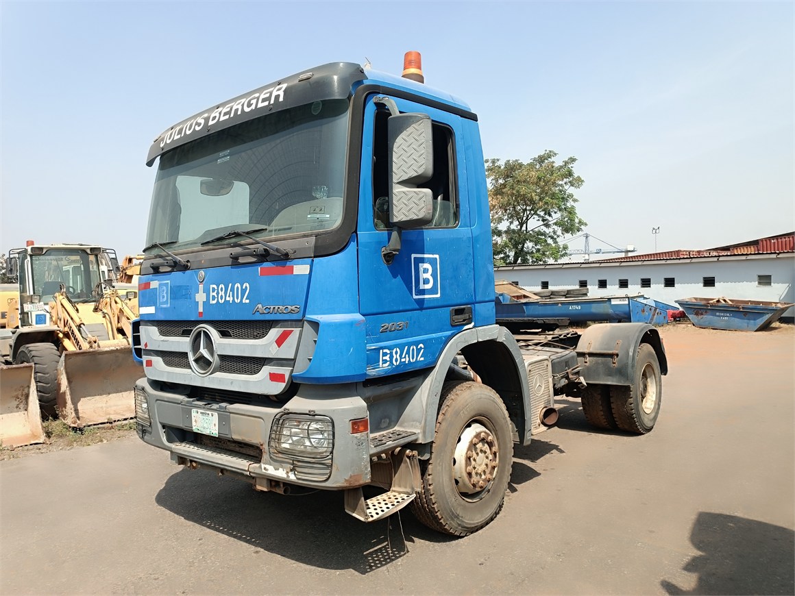 B-8402 Truck Tractor Semi-Trailer 2031 4x2