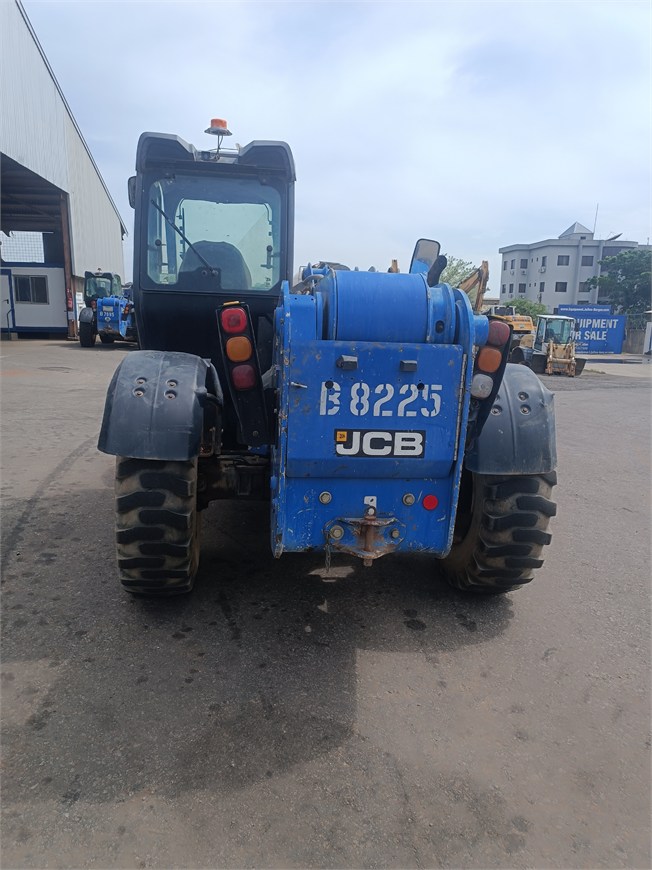 B-8225 RT Telescopic Forklift 535-125