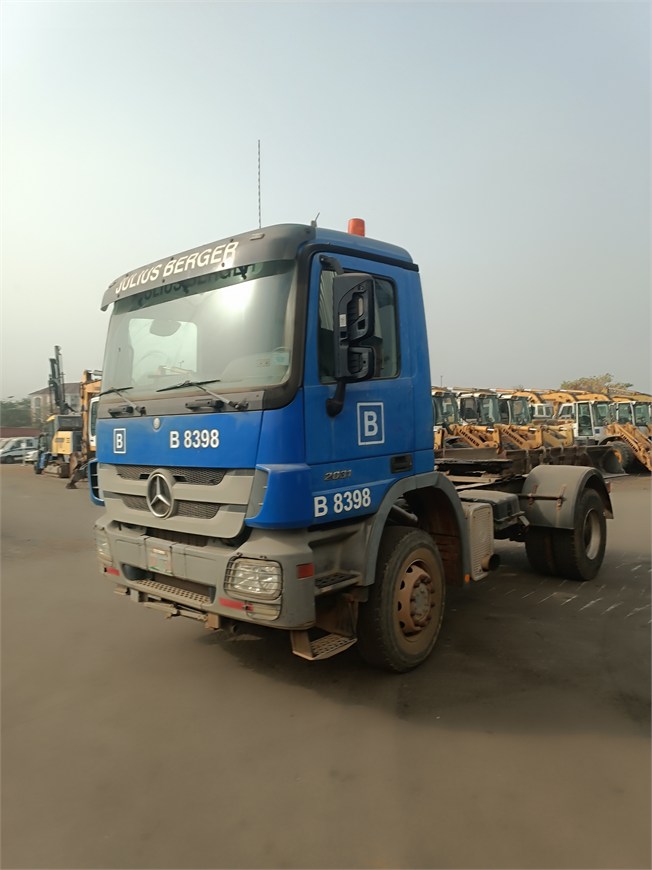 B-8398 Truck Tractor Semi-Trailer 2031 4x2
