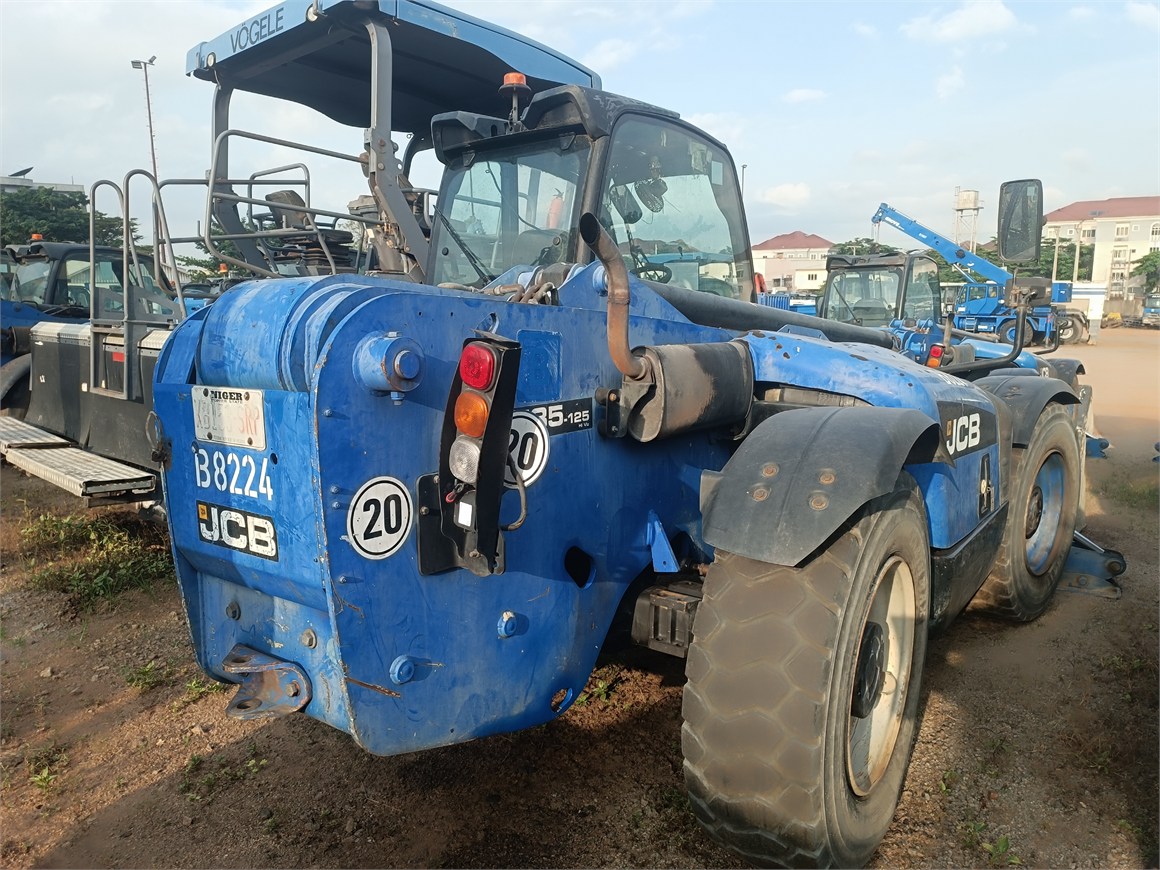B-8224 RT Telescopic Forklift 535-125