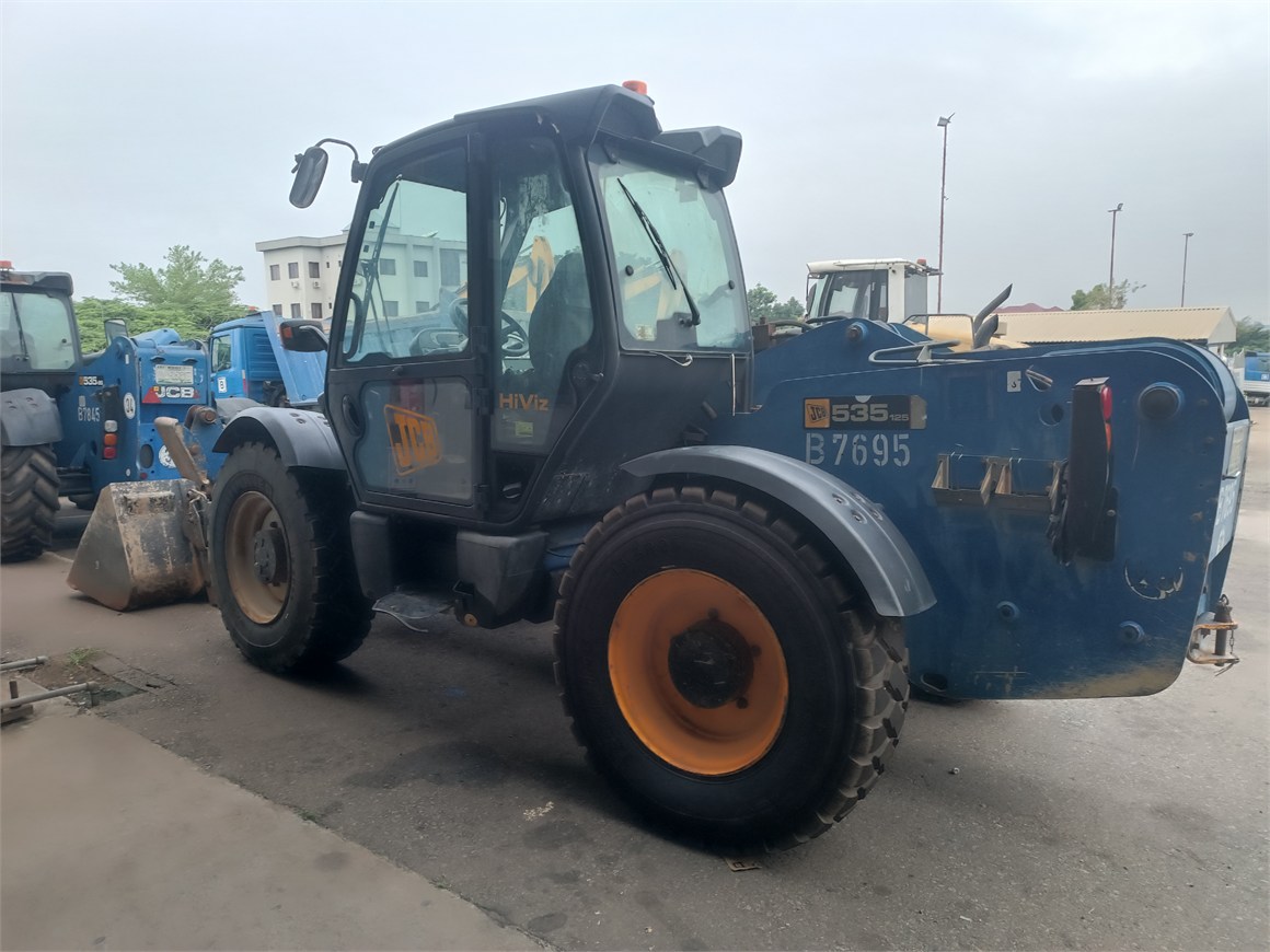 B-7695 RT Telescopic Forklift 535-125